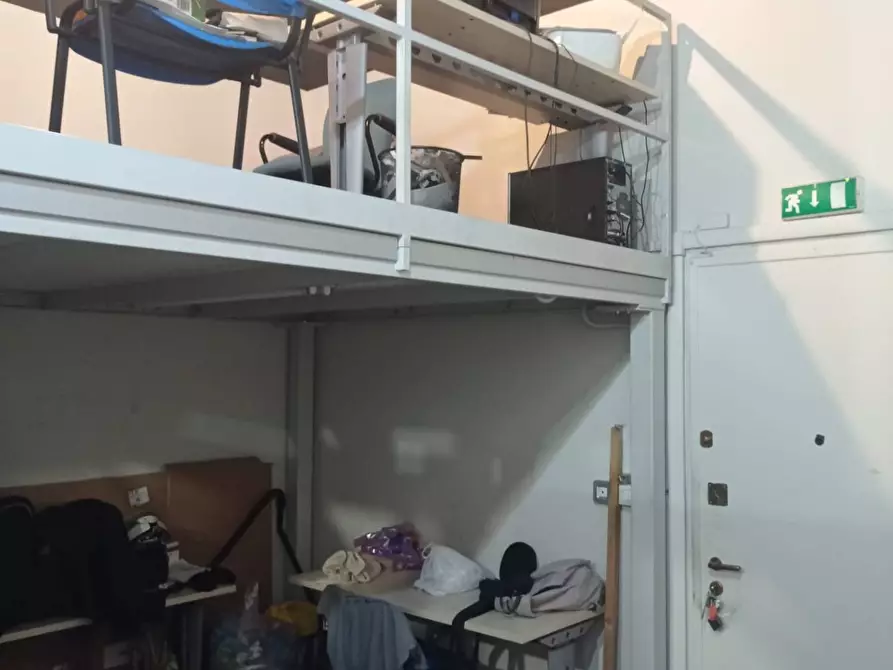 Immagine 8 di Negozio in affitto  in VIA LARIO 13 a Milano