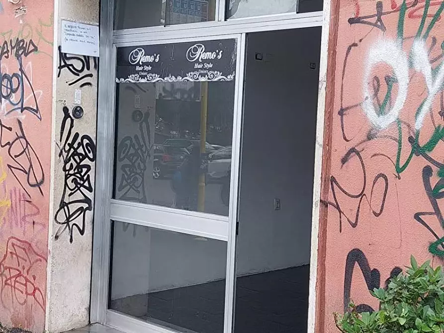 Immagine 7 di Negozio in vendita  in via Temistocle Calzecchi Onesti 12 a Roma