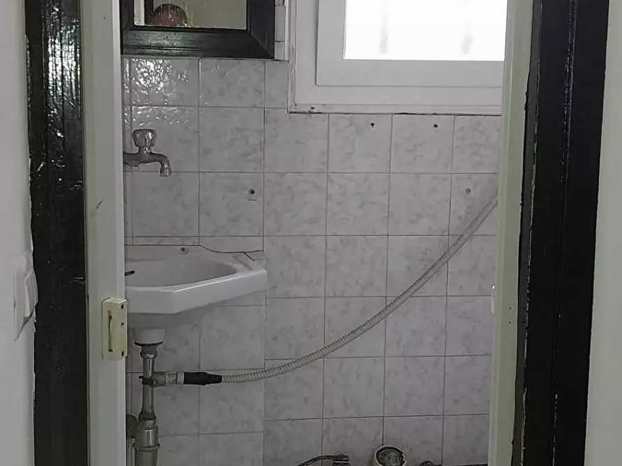 Immagine 20 di Negozio in vendita  in via Temistocle Calzecchi Onesti 12 a Roma