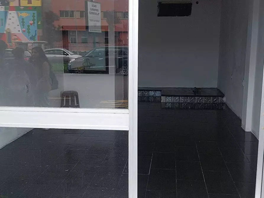 Immagine 22 di Negozio in vendita  in via Temistocle Calzecchi Onesti 12 a Roma