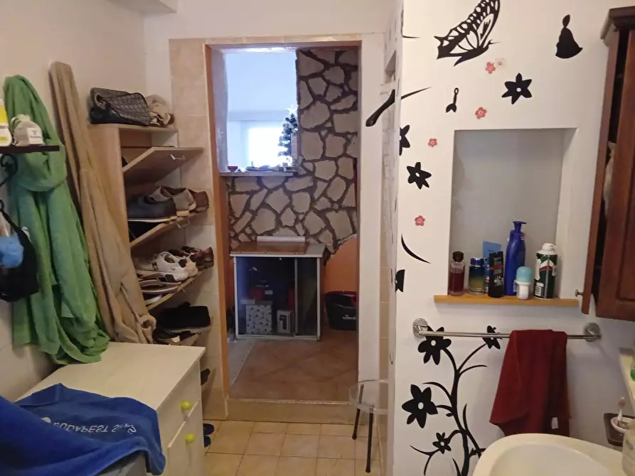 Immagine 3 di Appartamento in vendita  in via del Gazometro 19 a Roma