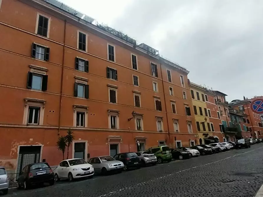 Immagine 13 di Appartamento in vendita  in via Garibaldi a Roma