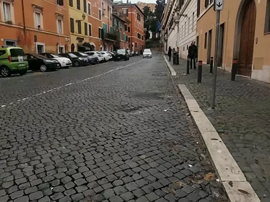 Immagine 14 di Appartamento in vendita  in via Garibaldi a Roma