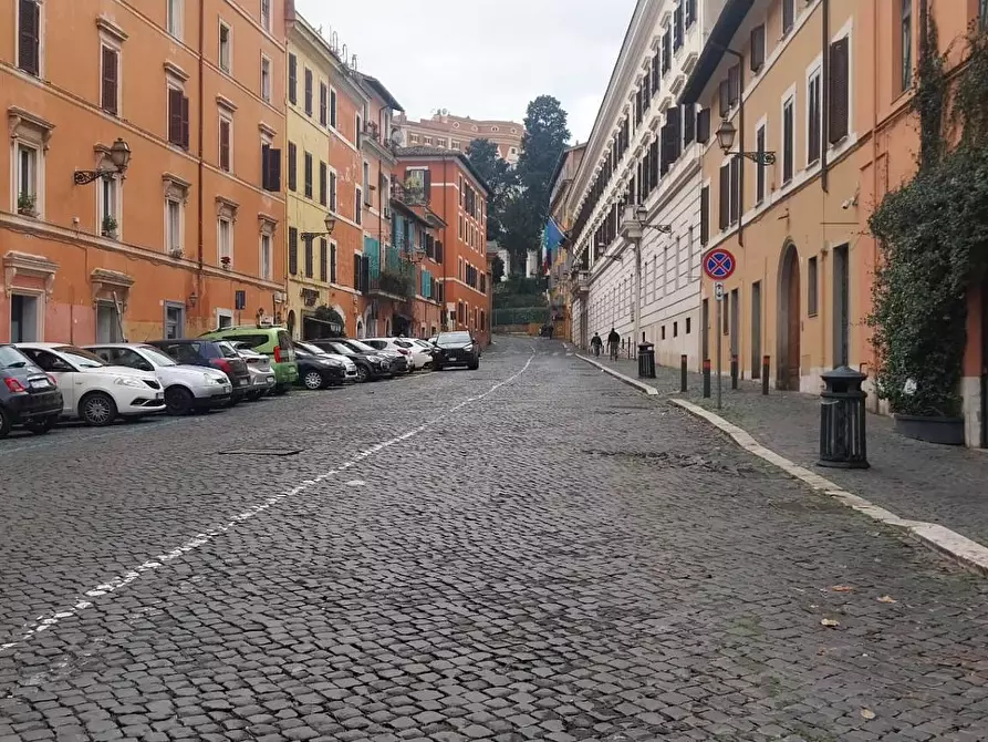 Immagine 15 di Appartamento in vendita  in via Garibaldi a Roma