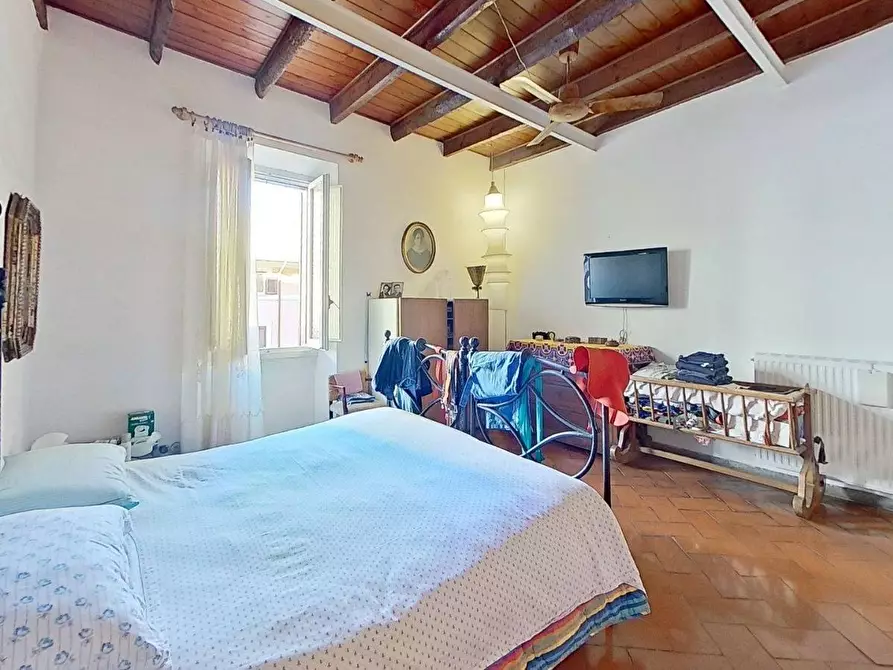 Immagine 6 di Appartamento in vendita  in via Garibaldi a Roma