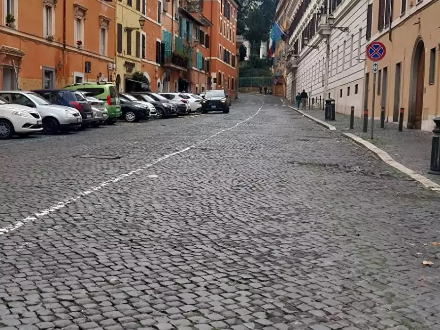 Immagine 17 di Appartamento in vendita  in via Garibaldi a Roma