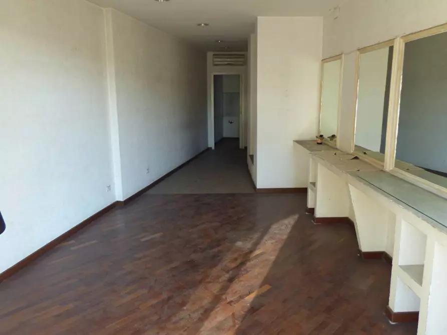 Immagine 5 di Negozio in affitto  in via Capitan Bavastro 146 a Roma