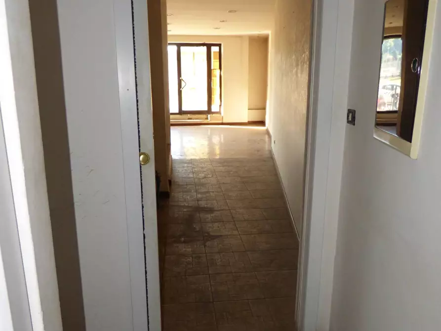Immagine 14 di Negozio in affitto  in via Capitan Bavastro 146 a Roma
