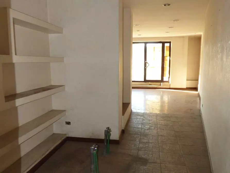 Immagine 17 di Negozio in affitto  in via Capitan Bavastro 146 a Roma