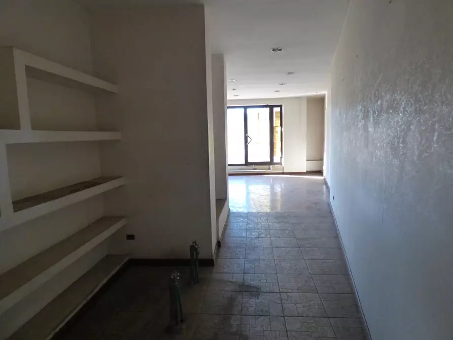 Immagine 18 di Negozio in affitto  in via Capitan Bavastro 146 a Roma