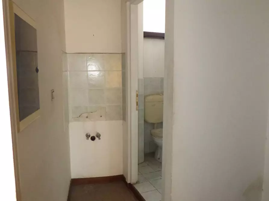 Immagine 4 di Negozio in affitto  in via Capitan Bavastro 146 a Roma