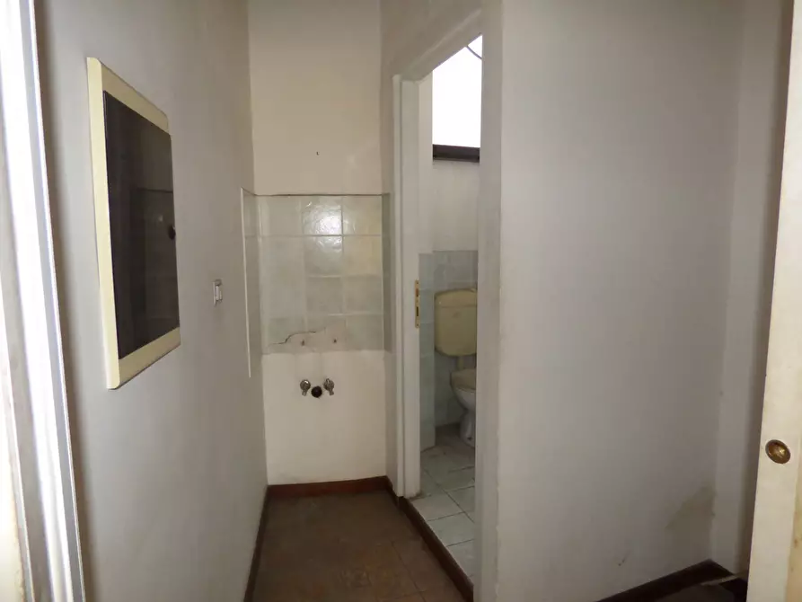 Immagine 12 di Negozio in affitto  in via Capitan Bavastro 146 a Roma