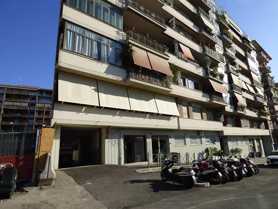 Immagine 21 di Negozio in affitto  in via Capitan Bavastro 146 a Roma