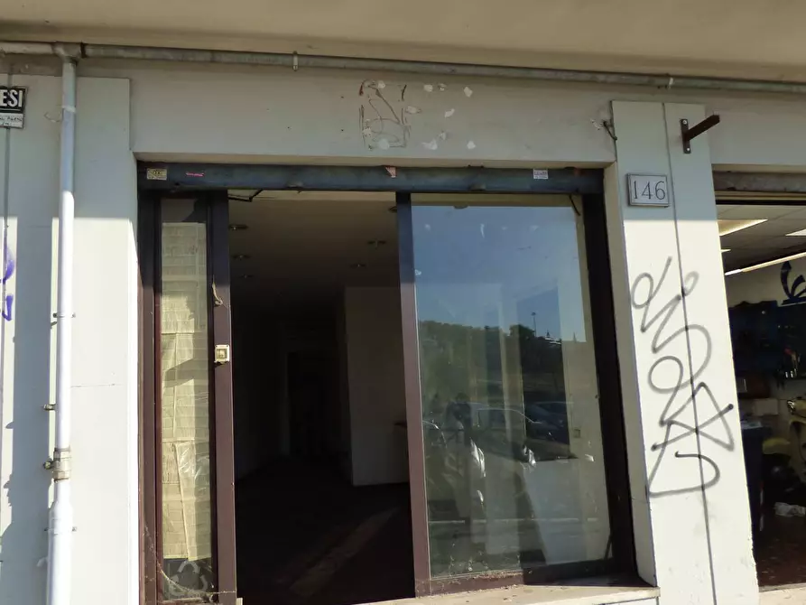 Immagine 3 di Negozio in affitto  in via Capitan Bavastro 146 a Roma