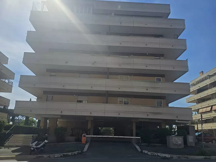Immagine 1 di Appartamento in vendita  in via Raoul Chiodelli 65 a Roma