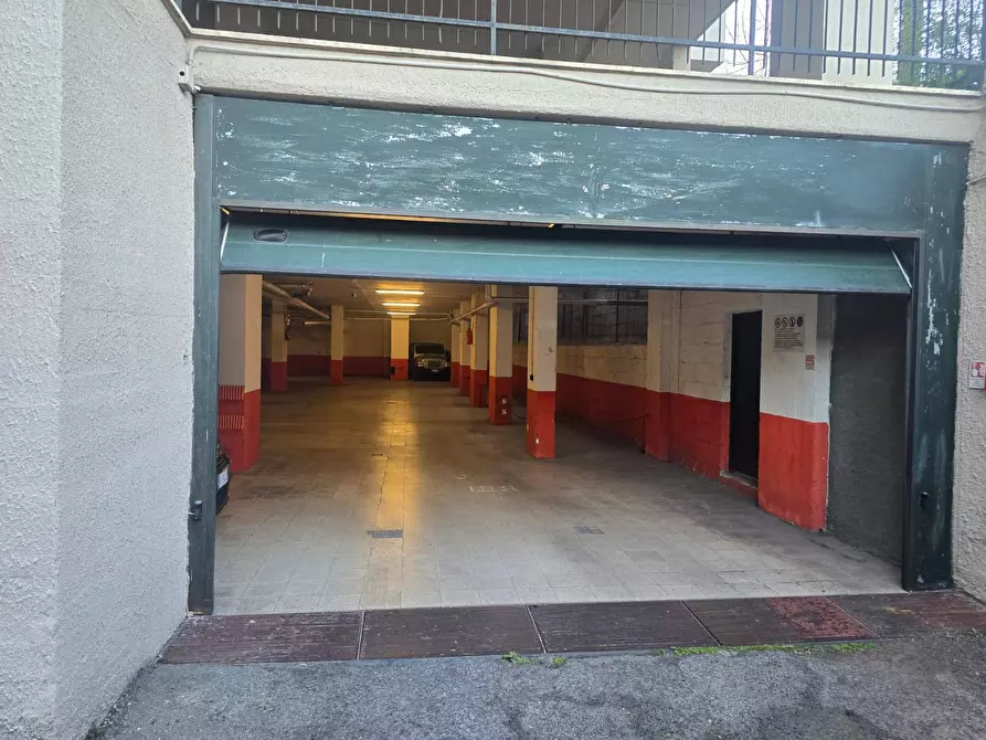 Immagine 1 di Box auto in vendita  in via Fiume Bianco 130 a Roma