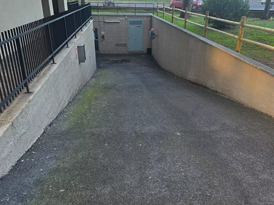 Immagine 4 di Box auto in vendita  in via Fiume Bianco 130 a Roma