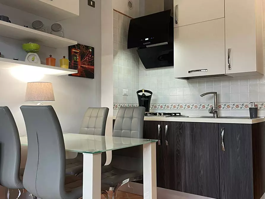 Immagine 5 di Appartamento in vendita  in via Nino Taranto 61 a Roma