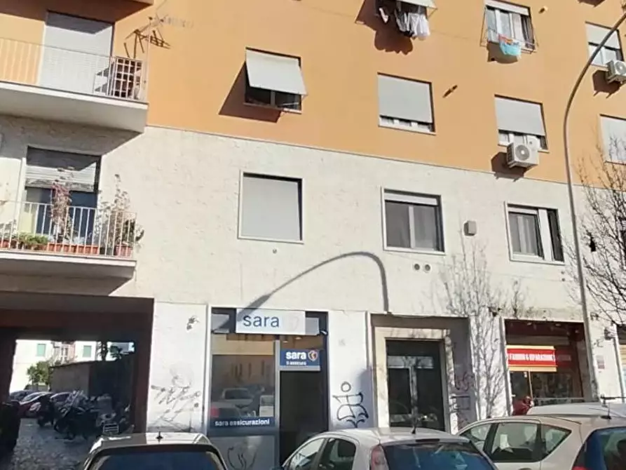 Immagine 14 di Negozio in vendita  in via del Pigneto a Roma