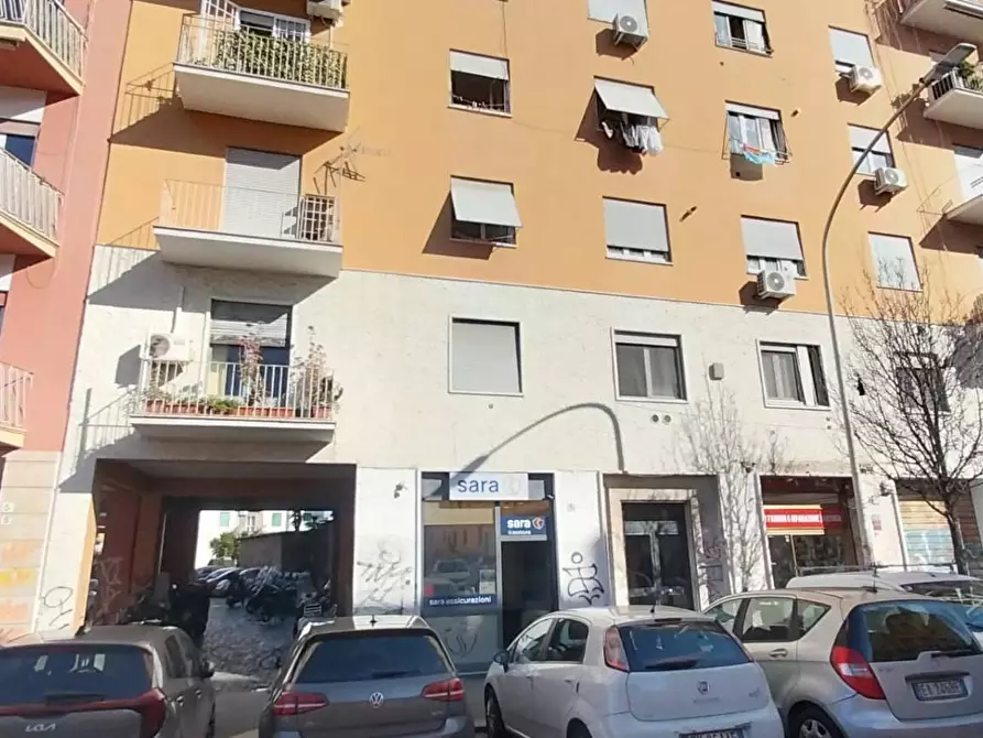 Immagine 2 di Negozio in vendita  in via del Pigneto a Roma