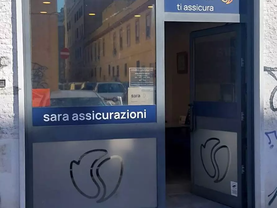 Immagine 13 di Negozio in vendita  in via del Pigneto a Roma