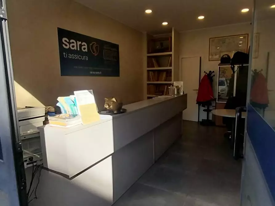 Immagine 4 di Negozio in vendita  in via del Pigneto a Roma