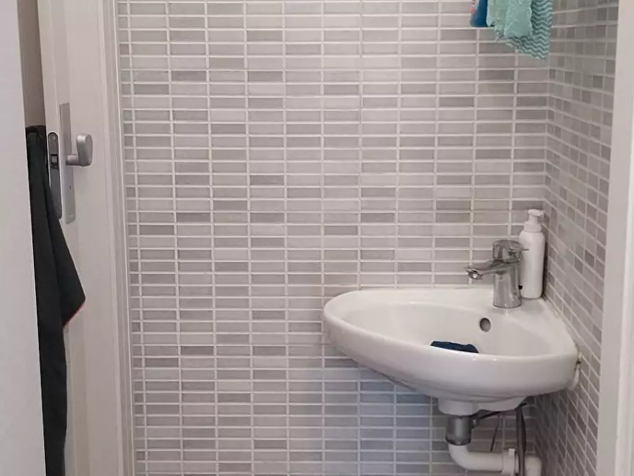 Immagine 9 di Negozio in vendita  in via del Pigneto a Roma