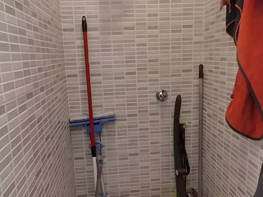 Immagine 11 di Negozio in vendita  in via del Pigneto a Roma