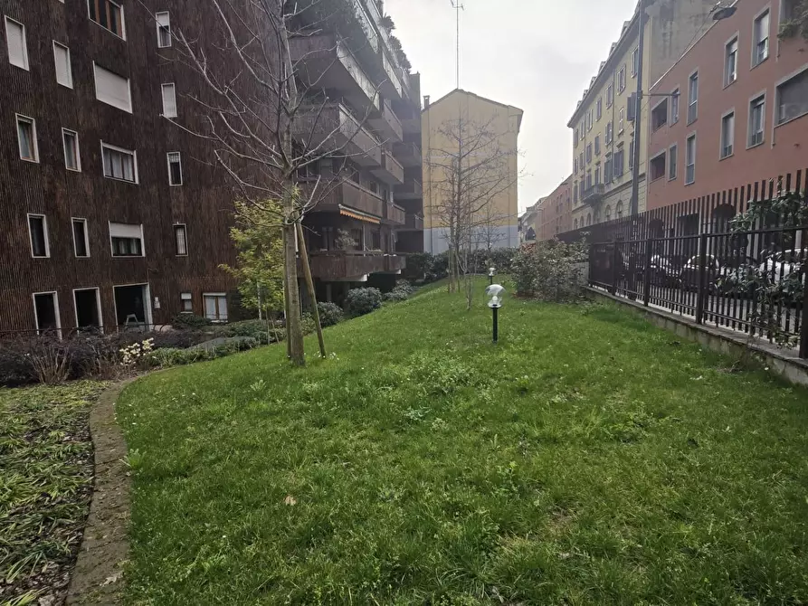 Immagine 5 di Appartamento in vendita  in Via Melzo 13 a Milano