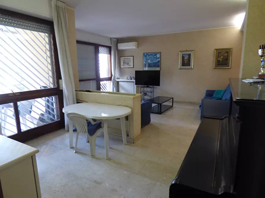 Immagine 2 di Appartamento in vendita  in VIA LEARCO GUERRA a Roma