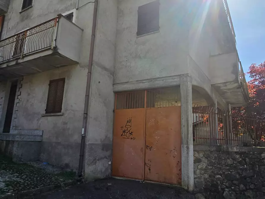 Immagine 2 di Villa in vendita  in VIA MULINO ROTTO SNC a Grantola
