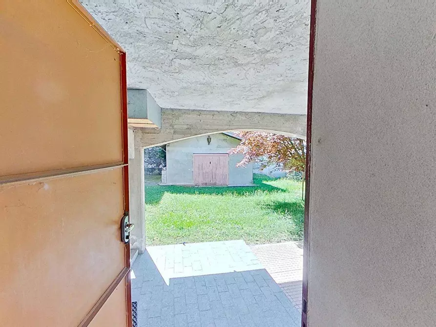 Immagine 34 di Villa in vendita  in VIA MULINO ROTTO SNC a Grantola