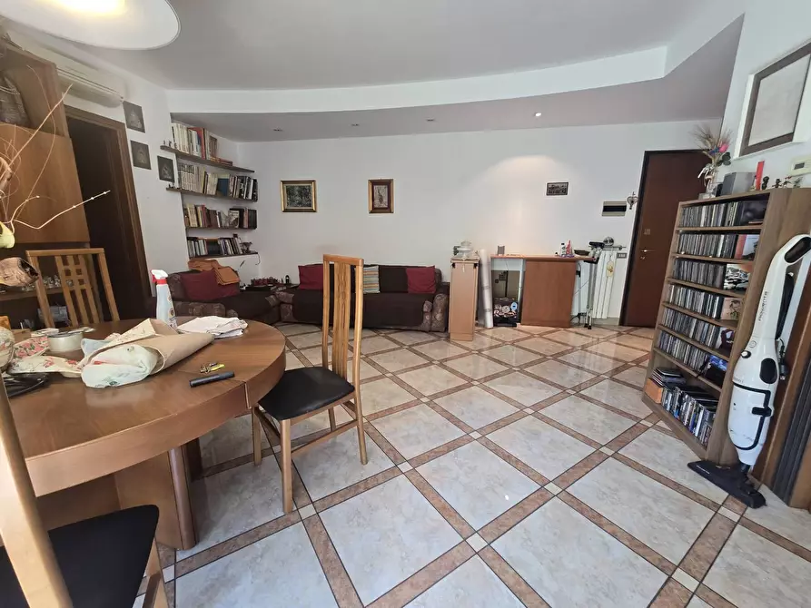 Immagine 10 di Appartamento in vendita  in Via Cividale Del Friuli 15 a Milano