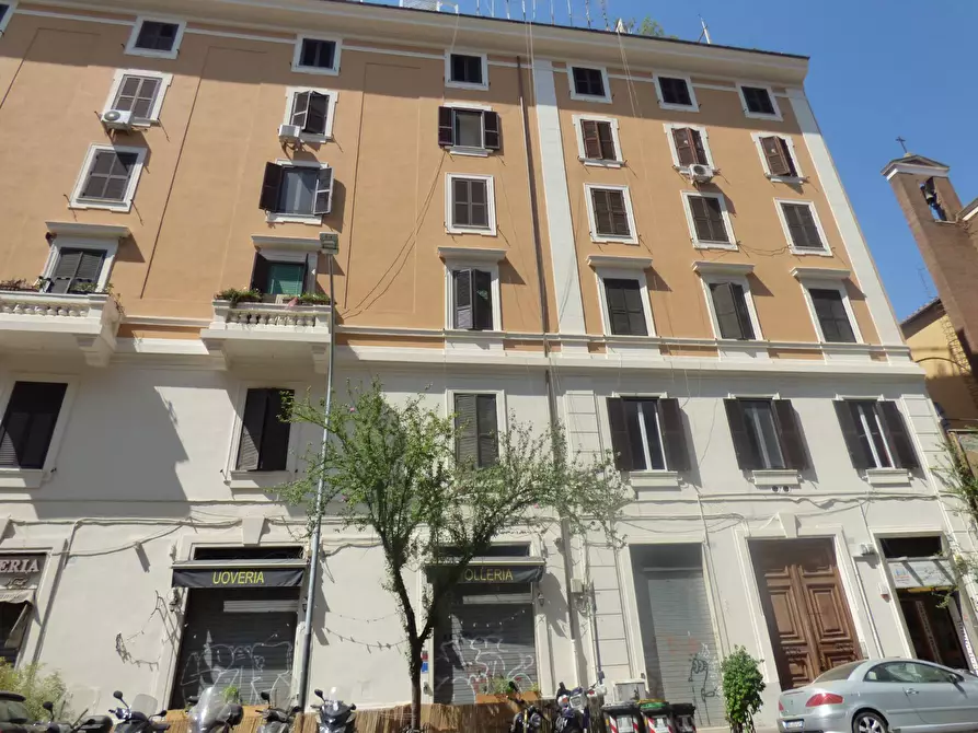 Immagine 17 di Appartamento in vendita  in via del Gazometro a Roma