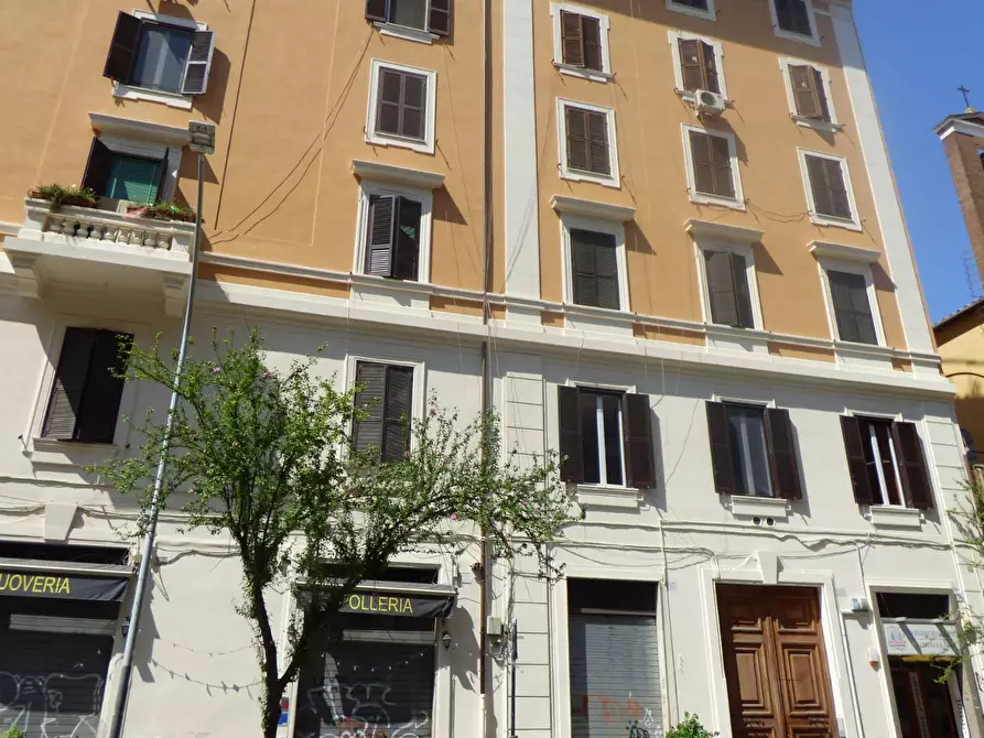 Immagine 18 di Appartamento in vendita  in via del Gazometro a Roma