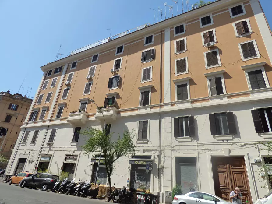 Immagine 19 di Appartamento in vendita  in via del Gazometro a Roma
