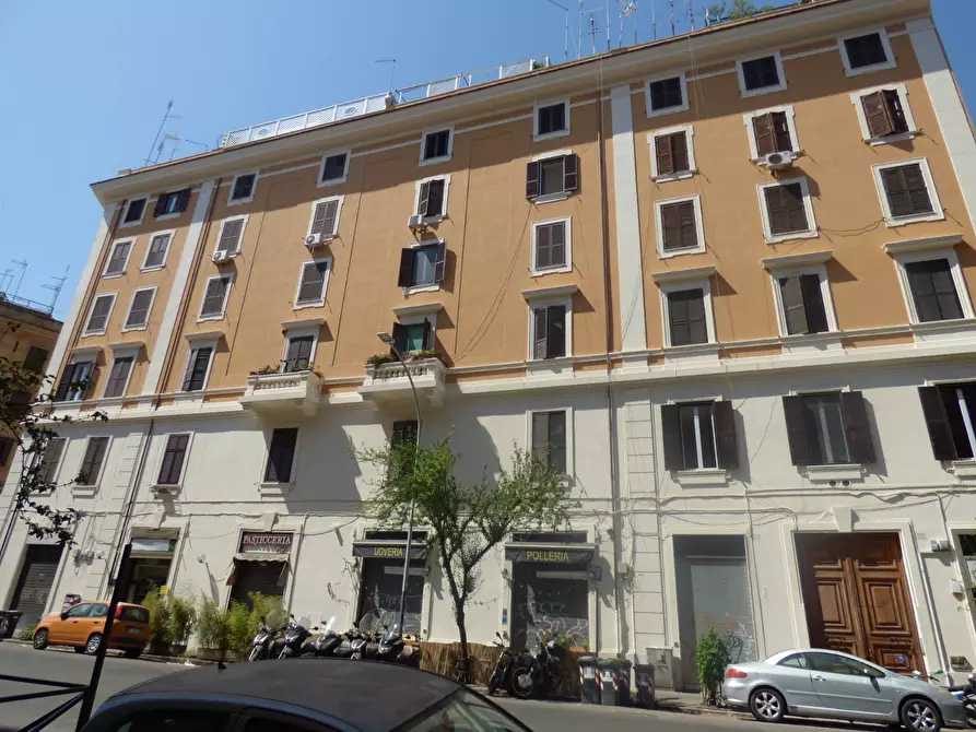 Immagine 1 di Appartamento in vendita  in via del Gazometro a Roma