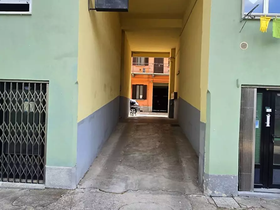 Immagine 2 di Negozio in vendita  in Via Francesco Rismondo 29 a Milano