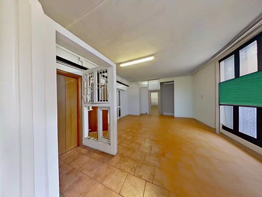 Immagine 14 di Negozio in vendita  in Via Francesco Rismondo 29 a Milano