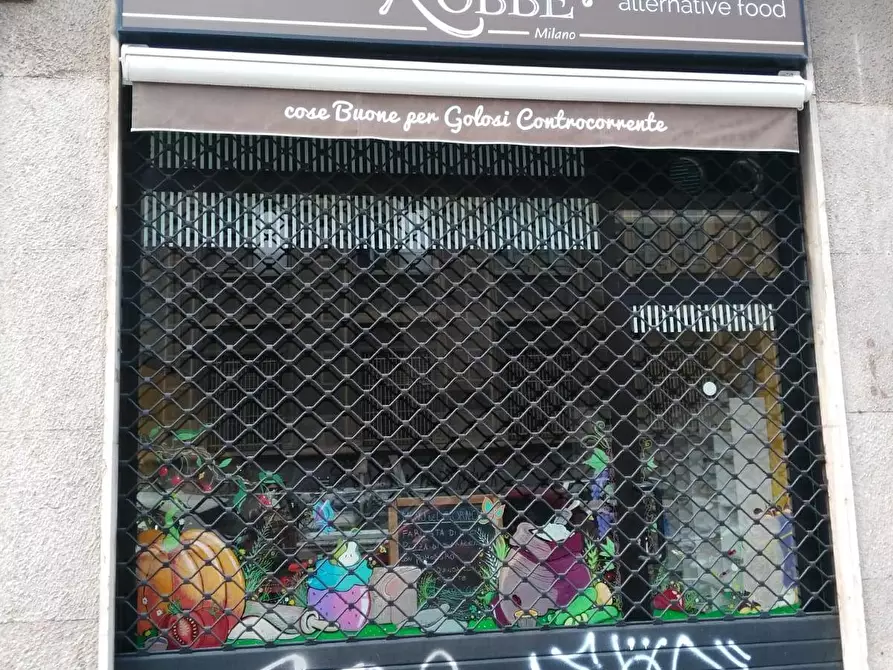 Immagine 3 di Negozio in vendita  in VIA LARIO 13 a Milano