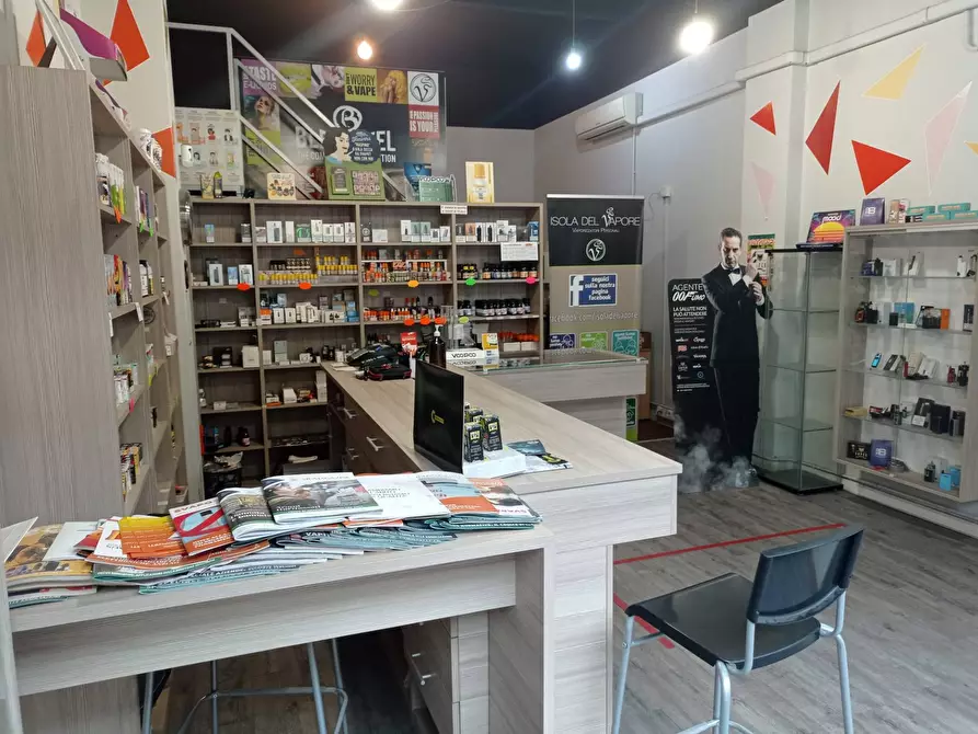 Immagine 6 di Negozio in vendita  in VIA LARIO 13 a Milano