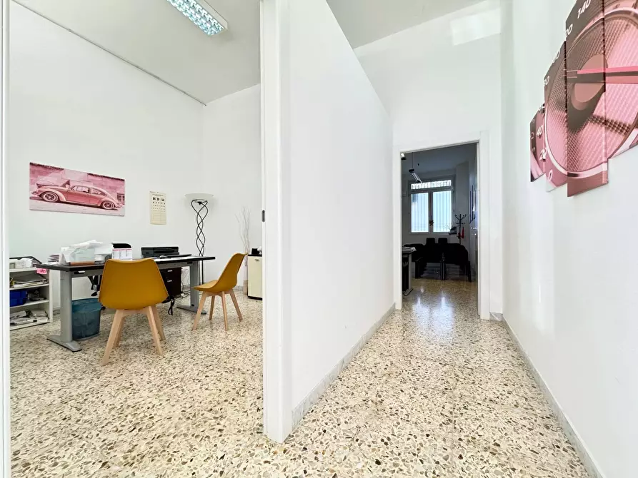 Immagine 7 di Locale commerciale in vendita  in via Carlo Massa a Lecce