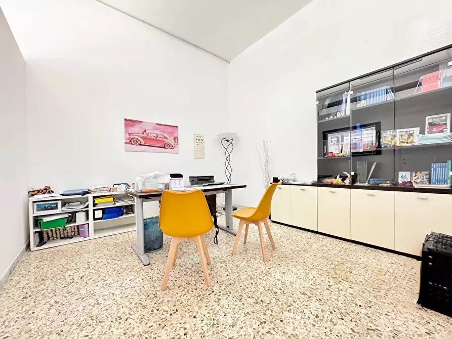 Immagine 10 di Locale commerciale in vendita  in via Carlo Massa a Lecce