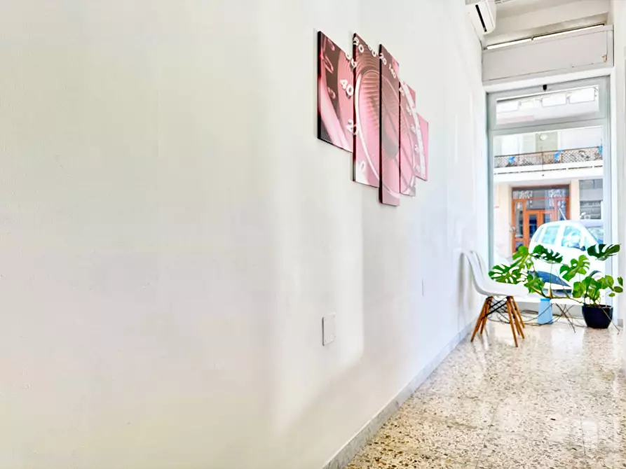 Immagine 8 di Locale commerciale in vendita  in via Carlo Massa a Lecce