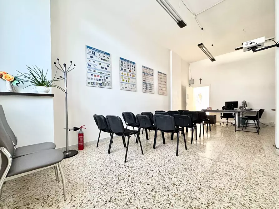 Immagine 4 di Locale commerciale in vendita  in via Carlo Massa a Lecce