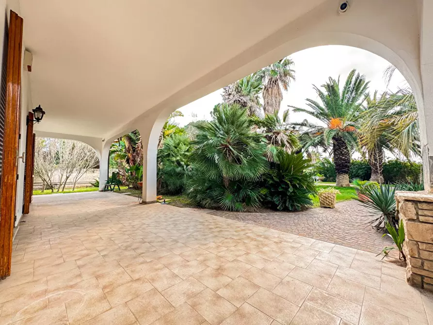 Immagine 8 di Villa in vendita  in via calore 3 a Lecce