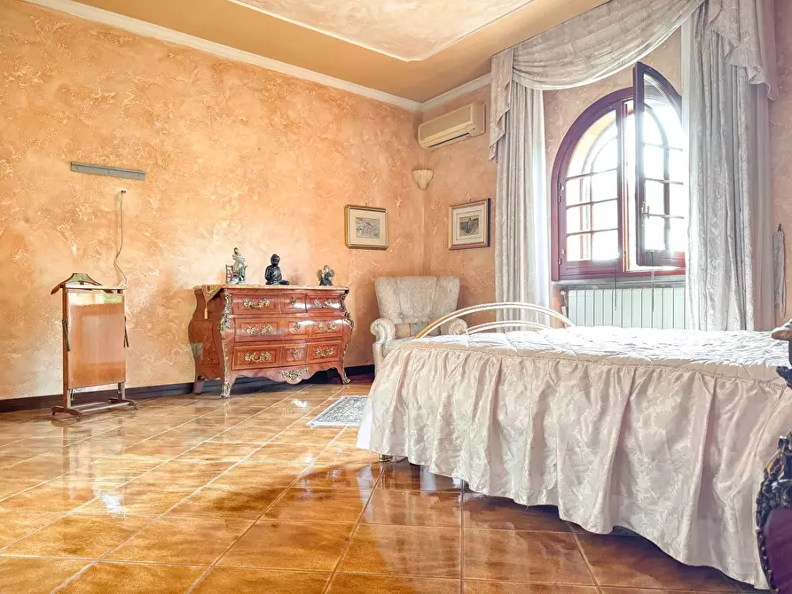 Immagine 18 di Villa in vendita  in via calore 3 a Lecce