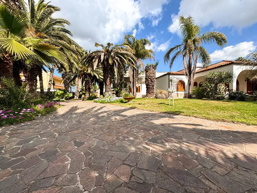 Immagine 5 di Villa in vendita  in via calore 3 a Lecce