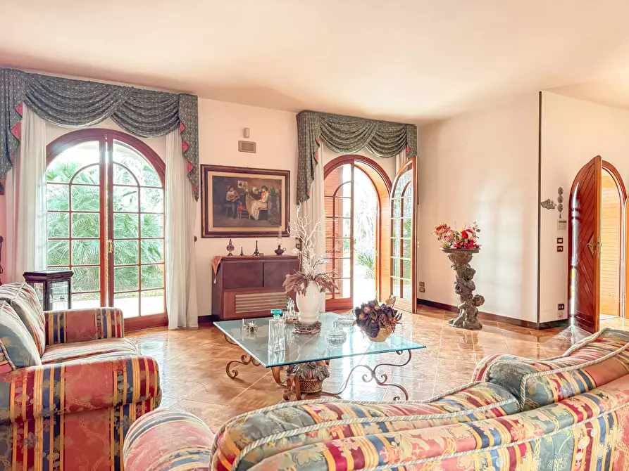 Immagine 11 di Villa in vendita  in via calore 3 a Lecce