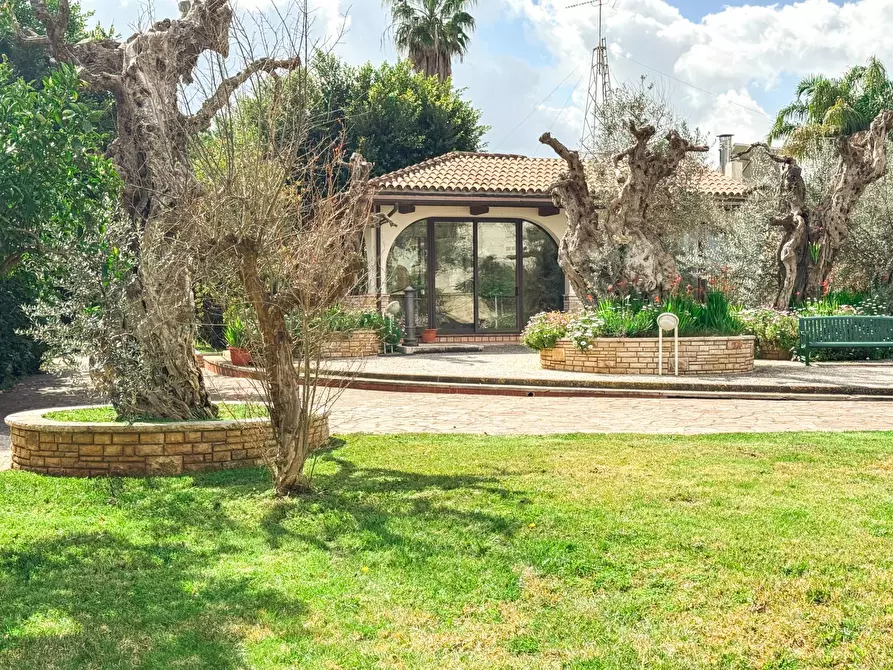 Immagine 1 di Villa in vendita  in via calore 3 a Lecce